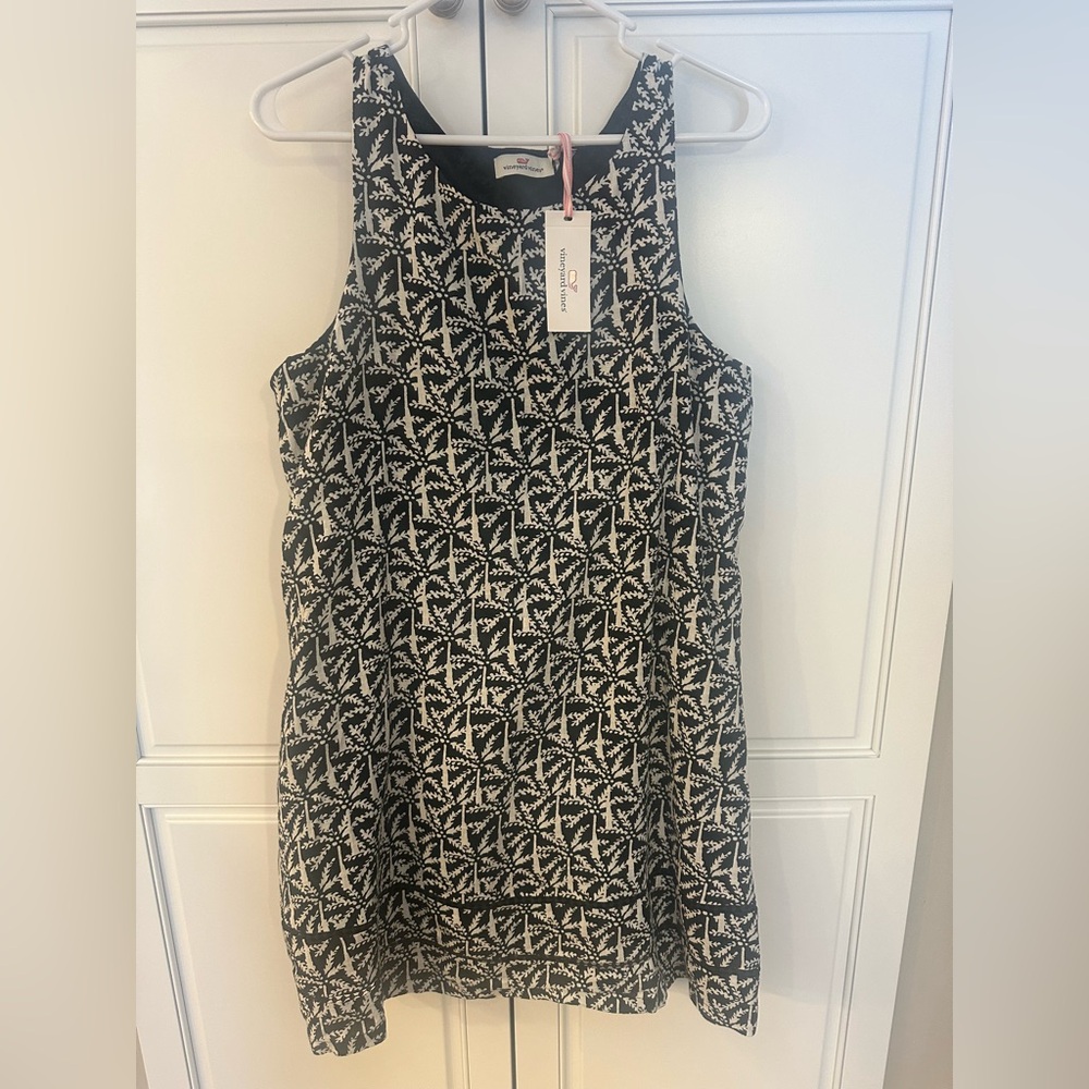 New! Vineyard Vines sleeveless dress with Black/white leaf  pattern. Size 10
